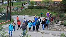 Ani výrazné ochlazení a ne příliš optimistická předpověď počasí neodradily stovky turistů od tradičního jarního výšlapu.