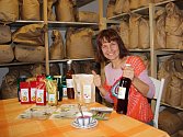 V současné době bylinné léčivé čaje Valerie Pelikánové doplňují dvě řady bylinno-ovocných čajových směsí a nedávno začala s výrobou bylinných sirupů. Její výrobky již stačily „posbírat“ několik ocenění kvality. 