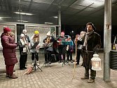Lucerničky a vánoční melodie jsou v Novém Městě na Moravě pravidelnou součástí předvečera Štědrého dne.