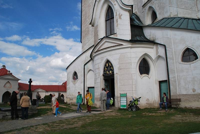 Velikonoční neděli řada lidí využila k návštěvě památky UNESCO – kostela svatého Jana Nepomuckého na Zelené hoře. 