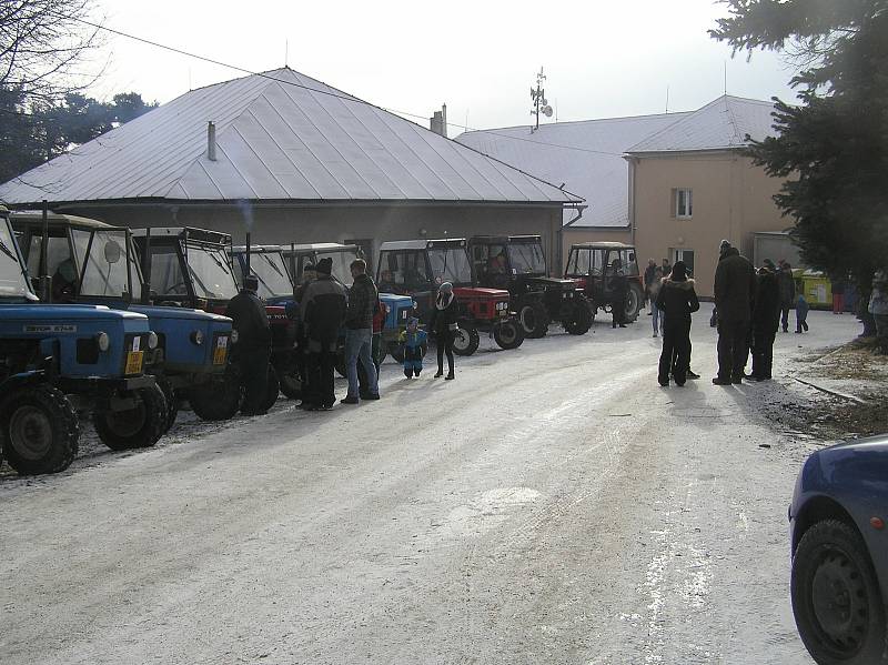 Zimní traktoriáda ve Světnově.