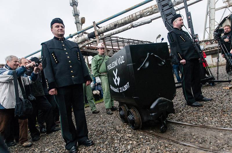 Horníci vyvezli 27. dubna poslední vůz uranové rudy z dolu Rožná I v Dolní Rožínce na Žďársku. Důl Rožná I je posledním uranovým dolem jak na území České republiky, tak i ve střední Evropě. V provozu byl od 1957 do roku 2016.