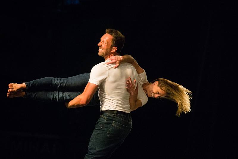 Mezinárodní festival současného tance, pohybového divadla a nového cirkusu Korespondance.