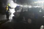 Tři jednotky hasičů likvidovaly v neděli v podvečer požár osobního vozidla.