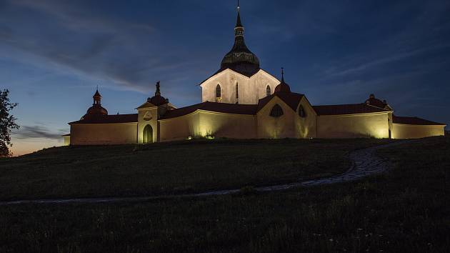 Kostel zasvěcený svatému Janu Nepomuckému na Zelené hoře ve Žďáře nad Sázavou přitahuje pohledy nejen ve dne, ale také v noci. Dílo slavného barokního architekta Santiniho Aichla je zařazeno do seznamu světového dědictví UNESCO.