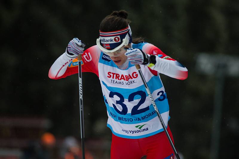 Heidi Wengová v závodu žen na 10 km volně v rámci Světového poháru v běhu na lyžích.