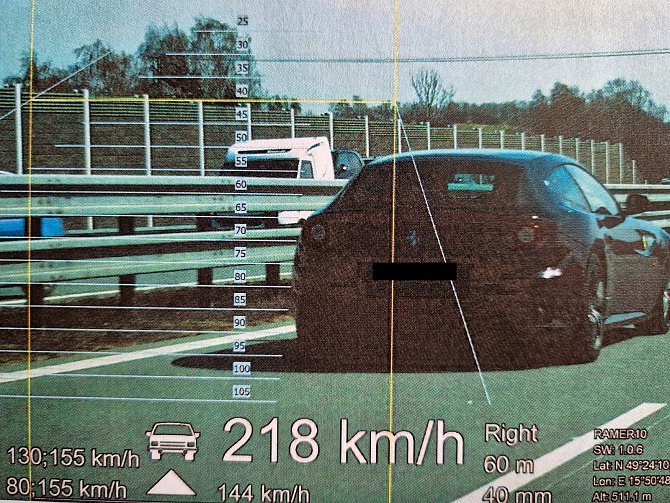 Řidič jel rychlostí 218 km/h a přišel kvůli tomu o doklady.