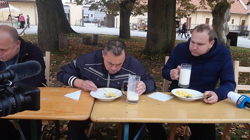 Maxijedlík Jaroslav Němec se nenechal zahanbit ani o víkendu v centru Eden, kde vyhrál v pojídání brambor na čas.