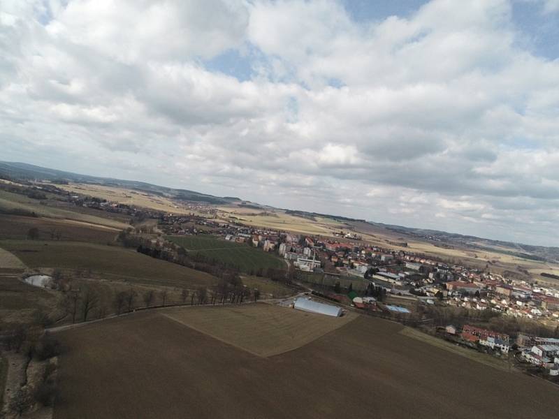 Pohled z dronu na Bystřici nad Pernštejnem.