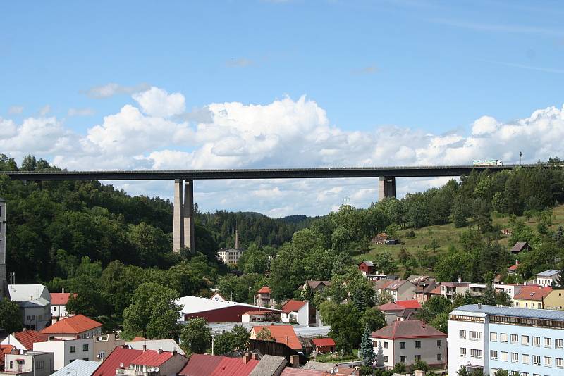 Výhled z věže kostela svatého Mikuláše ve Velkém Meziříčí