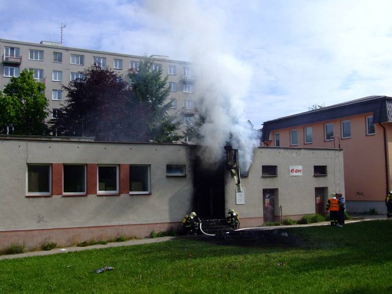 Ve Žďáře nad Sázavou v ulici Bratří Čapků hořel sklad zábavní pyrotechniky. 