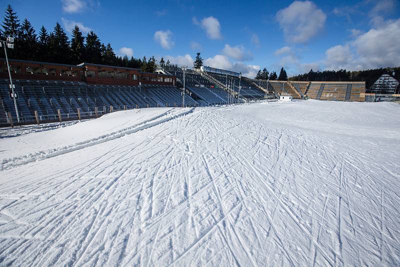 Příprava závodních tratí Vysočina areny na biatlonový Světový pohár v Novém Městě na Moravě.