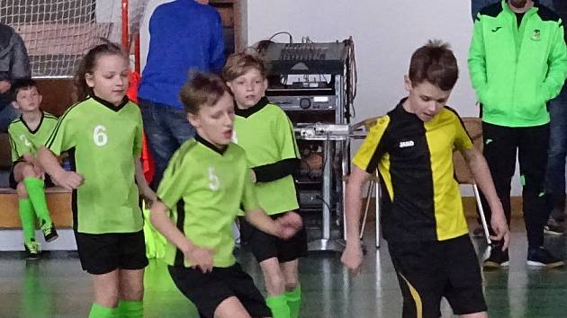 Okresní fotbalový svaz Žďár nad Sázavou uspořádal poslední březnovou neděli halový turnaj kategorie mladší přípravky v Bystřici nad Pernštejnem.