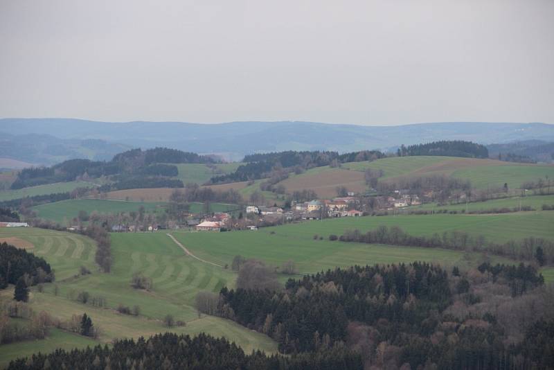  Klub Českých turistů Jiřího Gutha – Jarkovského organizuje pravidelné pěší výlety.   Jeden z nich má cíl u rozhledny Horní les. Při dobrém počasí je vidět desítky kilometrů daleko.