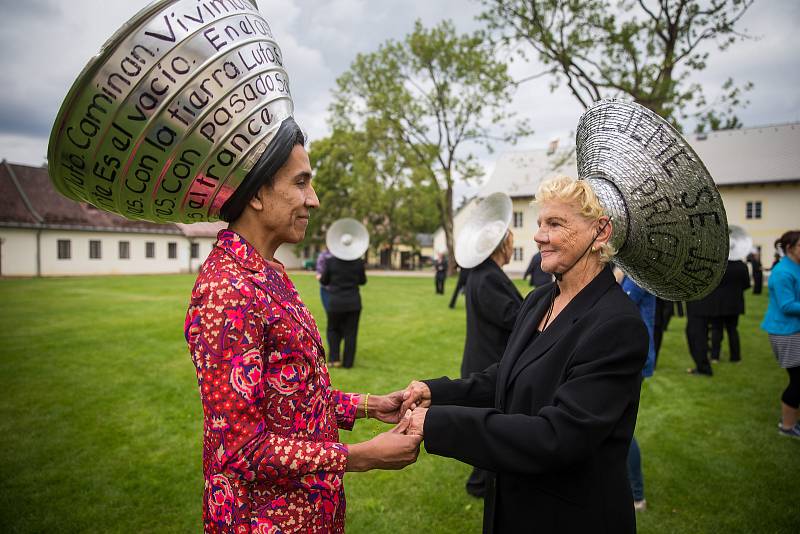 Generální zkouška slavnostního zahájení Mezinárodního festivalu současného tance a pohybového divadla KoresponDance.