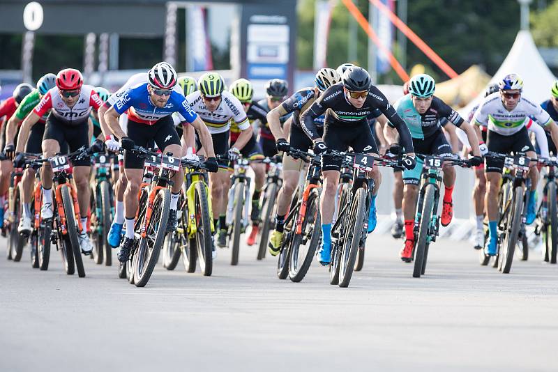 Závod Světového Poháru v cross country horských kol v short tracku mužů.