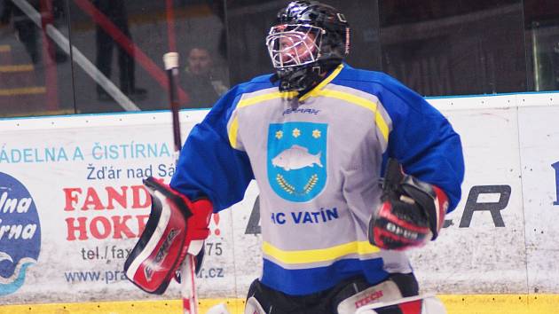 Jen dvě branky inkasoval gólman Vatína od hokejistů Pavlova v pátém kole této sezony Vesnické hokejové ligy.