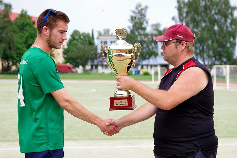 Za vítězným Kozel Teamem (v zelených dresech), skončil druhý FC Rapid (v bílých dresech) a třetí FC Benjamin (v modro-bílém).