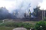 Zahradní chatka lehla popelem. Foto: HZS Kraje Vysočina