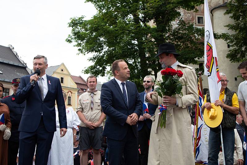 Téměř na den přesně se do Nového Města na Moravě vrátil po devadesáti letech první československý prezident Tomáš Garrigue Masaryk. Novoměští ho v sobotu při městských slavnostech Nova Civitas přivítali stejně jako 17. června 1928 – chlebem a solí. FOTO: 