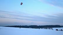 Sníh, vítr a volný prostor bez překážek jsou pro snowkiting ideální.