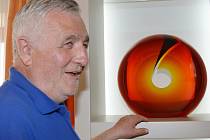 Sklářský výtvarník Petr Hora bude vystavovat na Světové výstavě Expo 2015 v Miláně jeho díla budou součástí expozice Kraje Vysočina v českém pavilonu.