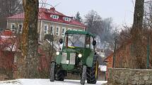 Sněhu a mrazu navzdory. Desítky nadšenců vyjely s traktory na spanilou jízdu Světnovem.