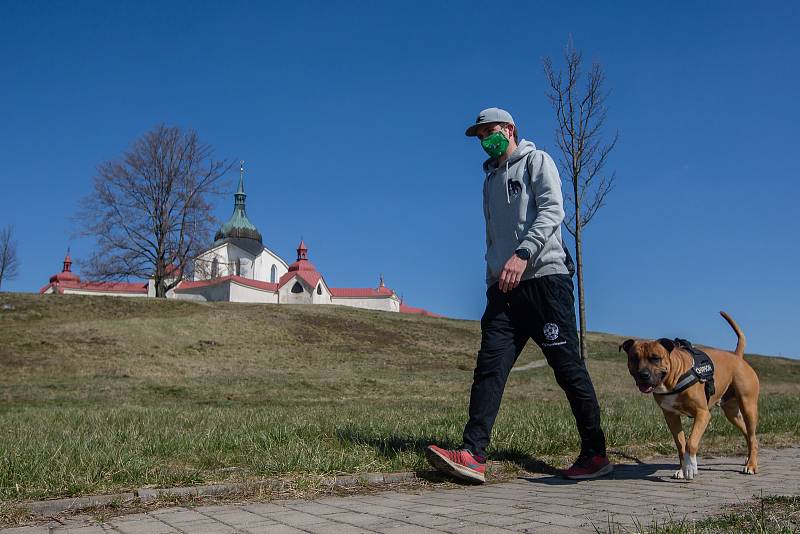 V neděli 12. dubna 2020 lidé vyrazili do přírody na Žďársku.