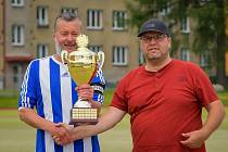 Posledním 11. kole se uzavřel letošní 37. ročník Žďárské ligy malé kopané. Pohár za celkový triumf v první lize převzali hráči vítězného Benjaminu.