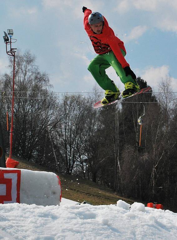 Návštěvníky Fajtova kopce u Velkého Meziříčí čekala opět velká podívaná v podobě Horsefeathers Velké louže a Jib & Jump best trick session. 