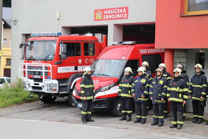 Společného pietního aktu s zúčastnili i členové sborů dobrovolných hasičů ze Sněžného a z Rokytna.