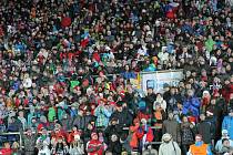 První závodní den se ve Vysočina areně sešlo 27 tisíc diváků.