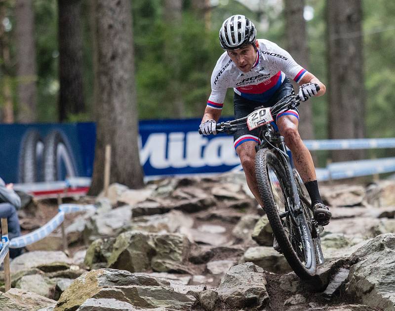 Ondřej Cink v závodu Světového poháru v kategorie mužů Elite v cross country horských kol v Novém Městě na Moravě.