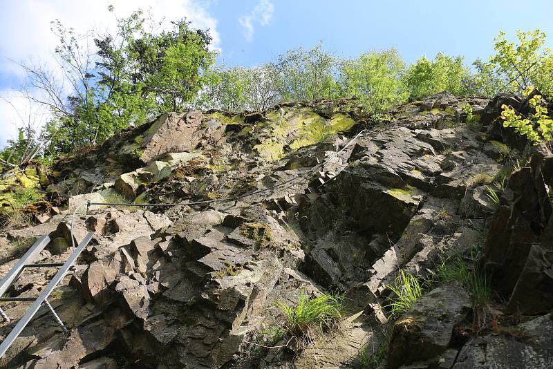 Někteří zkoušeli jištěné cesty, jiní dali přednost skalnímu lezení. Ferraty ve Víru lákaly k návštěvě.