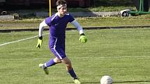 V úvodním jarní utkání zdolali fotbalisté Bystřice nad Pernštejnem (v bílých dresech) hostující Speřice (v červeném) 2:0. Oba góly vstřelil záložník Chloupek.