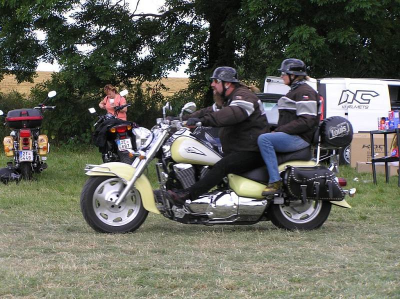 Motorkáři si dali dostaveníčko v Osové Bítýšce 