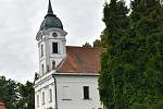 Kostel Nalezení svatého Kříže v Moravci byl původně zámeckou kaplí.