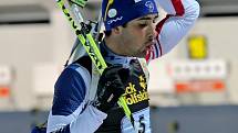 První závod MS v biatlonu v Novém Městě na Moravě. Francouzský závodník Martin Fourcade na střelnici.