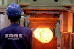 Strojírenský a metalurgický podnik Žďas se zaměřuje na výrobu tvářecích strojů, kovacích lisů, zařízení pro válcovny, odlitků a nástrojů. Ve druhé největší firmě na Vysočině pracuje 2 350 kmenových zaměstnanců. 