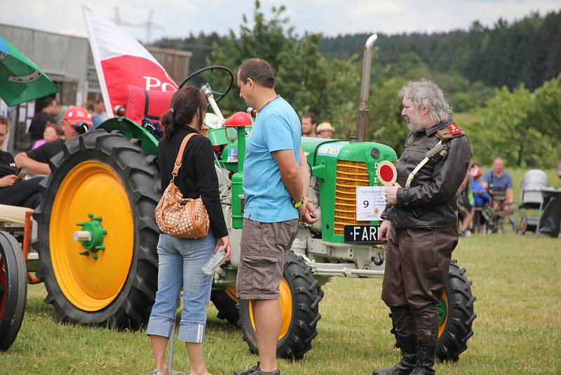 Traktorové veterány obdivovali malí i velcí.