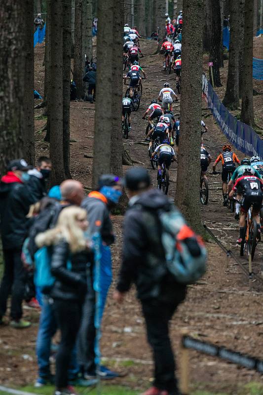 Závod Světového poháru v kategorie mužů Elite v cross country horských kol v Novém Městě na Moravě.