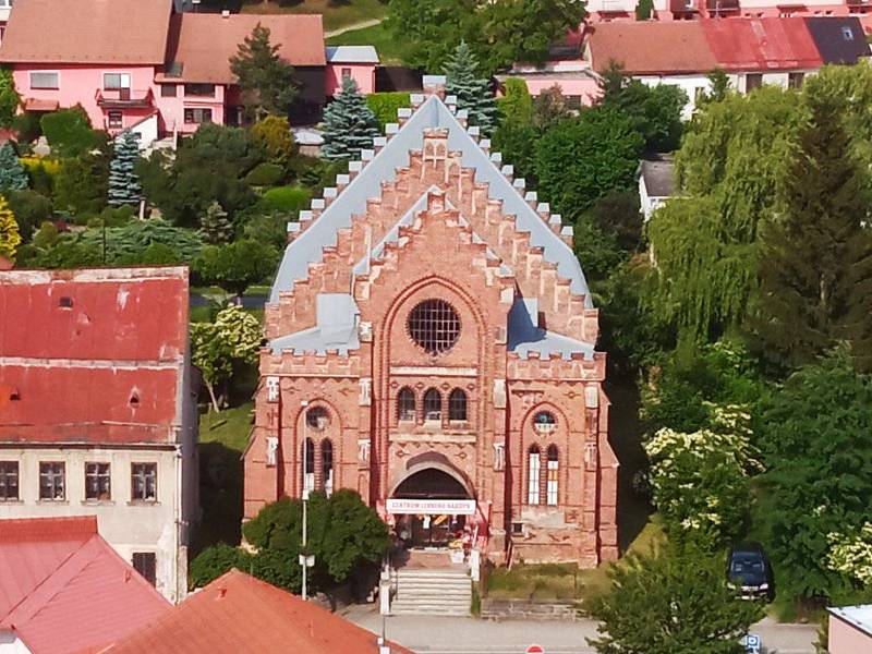Pohled na Velké Meziříčí z věže kostela svatého Mikuláše.