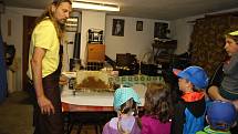 Děti Radňovic navštívily včelaře.