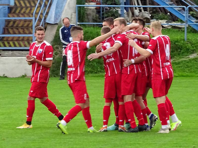 V utkání pátého kola letošního ročníku MSFL doma podlehli fotbalisté Nového Města (v modrém) Dolnímu Benešovu 0:1.