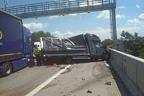Dálnice D1 je na 139,5 km ve směru na Brno uzavřena. Důvodem je hromadná nehoda osmi vozidel.