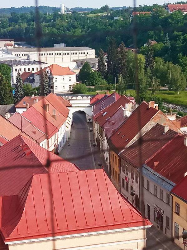 Pohled na Velké Meziříčí z věže kostela svatého Mikuláše.