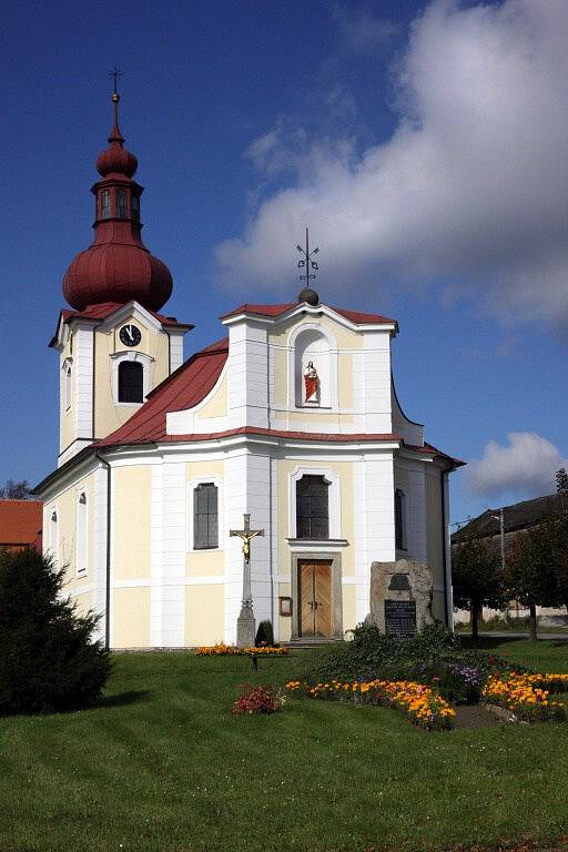 Horní Bobrová, Kostel Sv. Petra a Pavla.