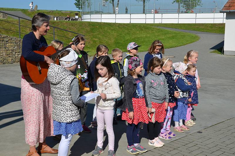 V Dlouhém připravili hodnotící komisi pestrý program a krásné ukázky ze života obce.