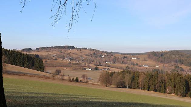 Ochranáři zakázali vstup na další skálu. Hnízdí tam krkavec