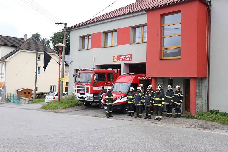 Společného pietního aktu s zúčastnili i členové sborů dobrovolných hasičů ze Sněžného a z Rokytna.